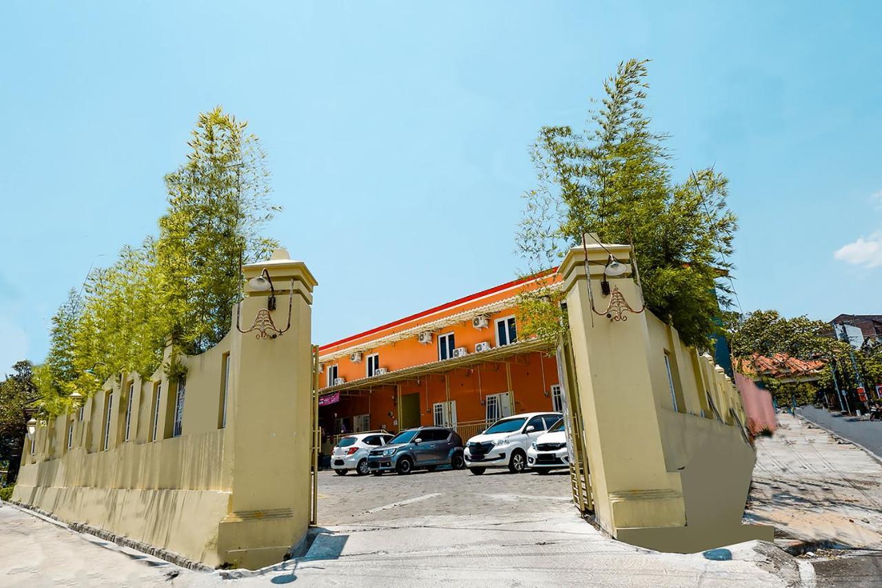 Oyo 1835 Kostel Wood Hotel Semarang Exterior photo